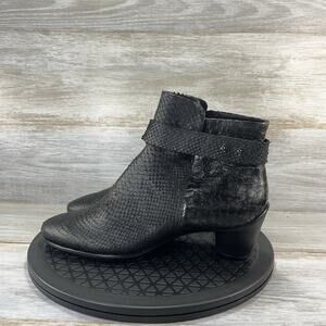 ECCO Women’s Sculptured Black Leather Embossed Ankle Boots Size EU 39 US 8.5